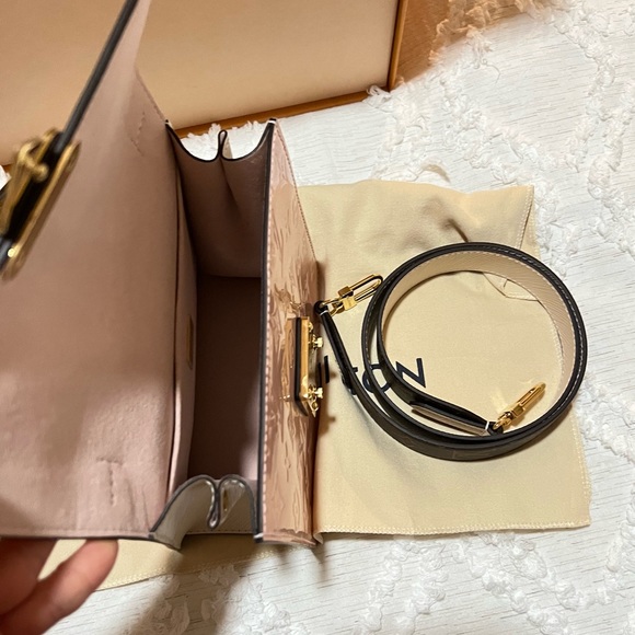 Louis Vuitton Spring Street - Picture 3 of 6